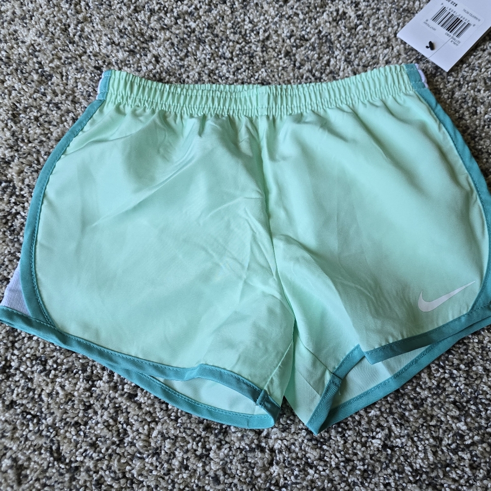 Girl Nike shorts size 6 nwt